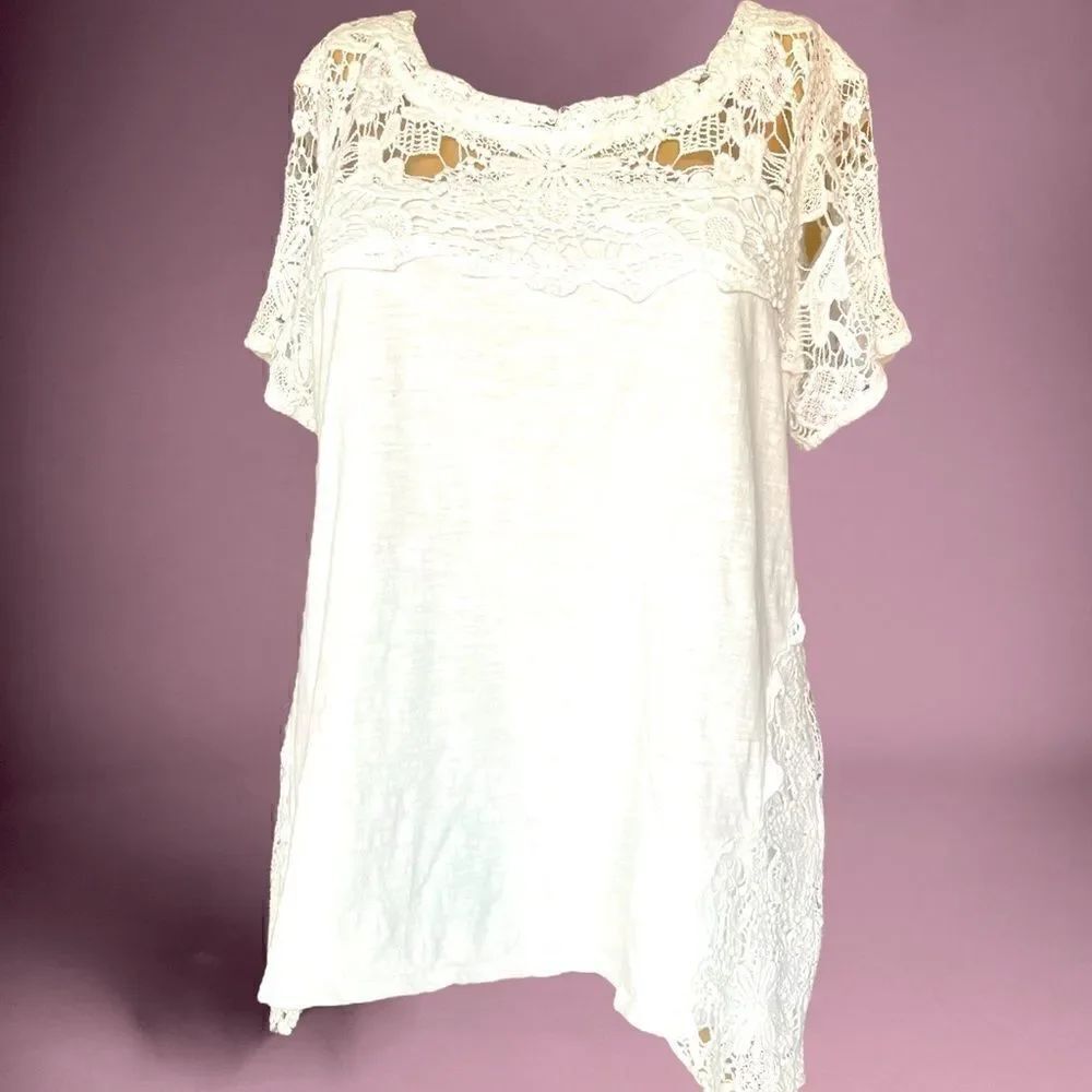 Adiva top Floral White-On-White Openwork and Embroidered